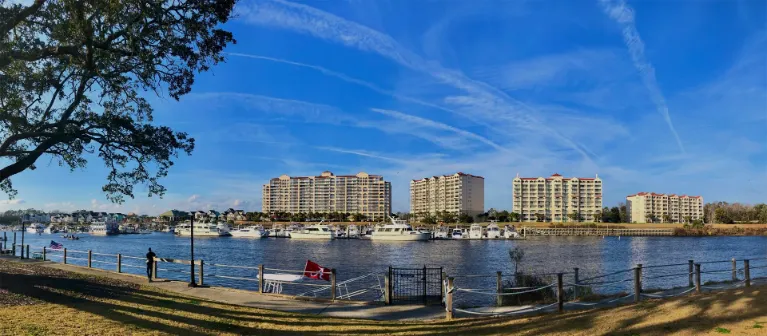 North Myrtle Beach waterfront homes along the waterway